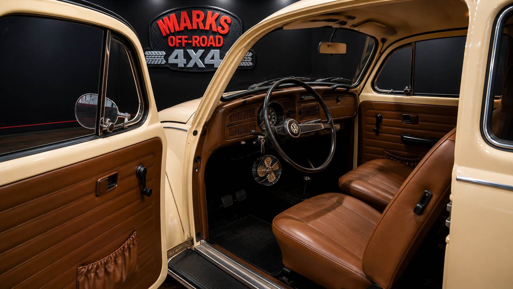 Interior do Fusca 78 com bancos e forrações em couro caramelo